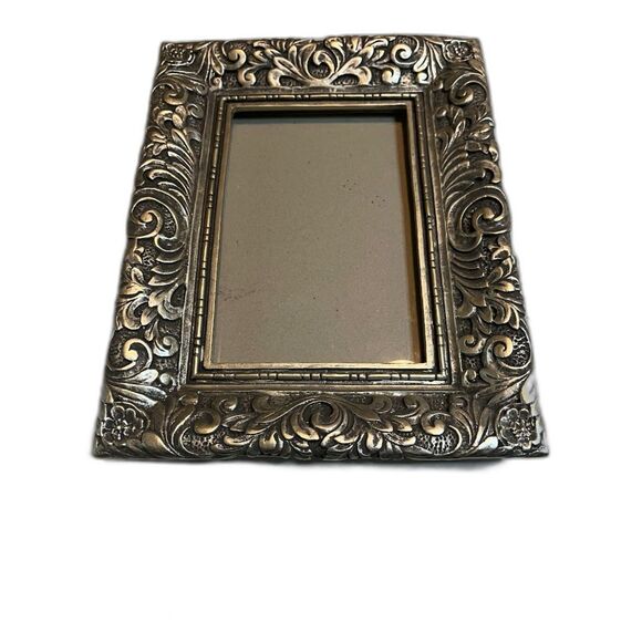 Vntg Silver Metal Ornate Baroque Design 4" x 6" Victorian Easel Back Photo Frame - Picture 1 of 2